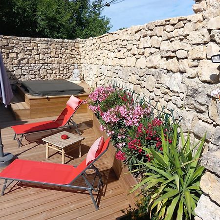 Chez Daniele Chambre Avec Jacuzzi Et Terrasse Privee Murs  Eksteriør bilde