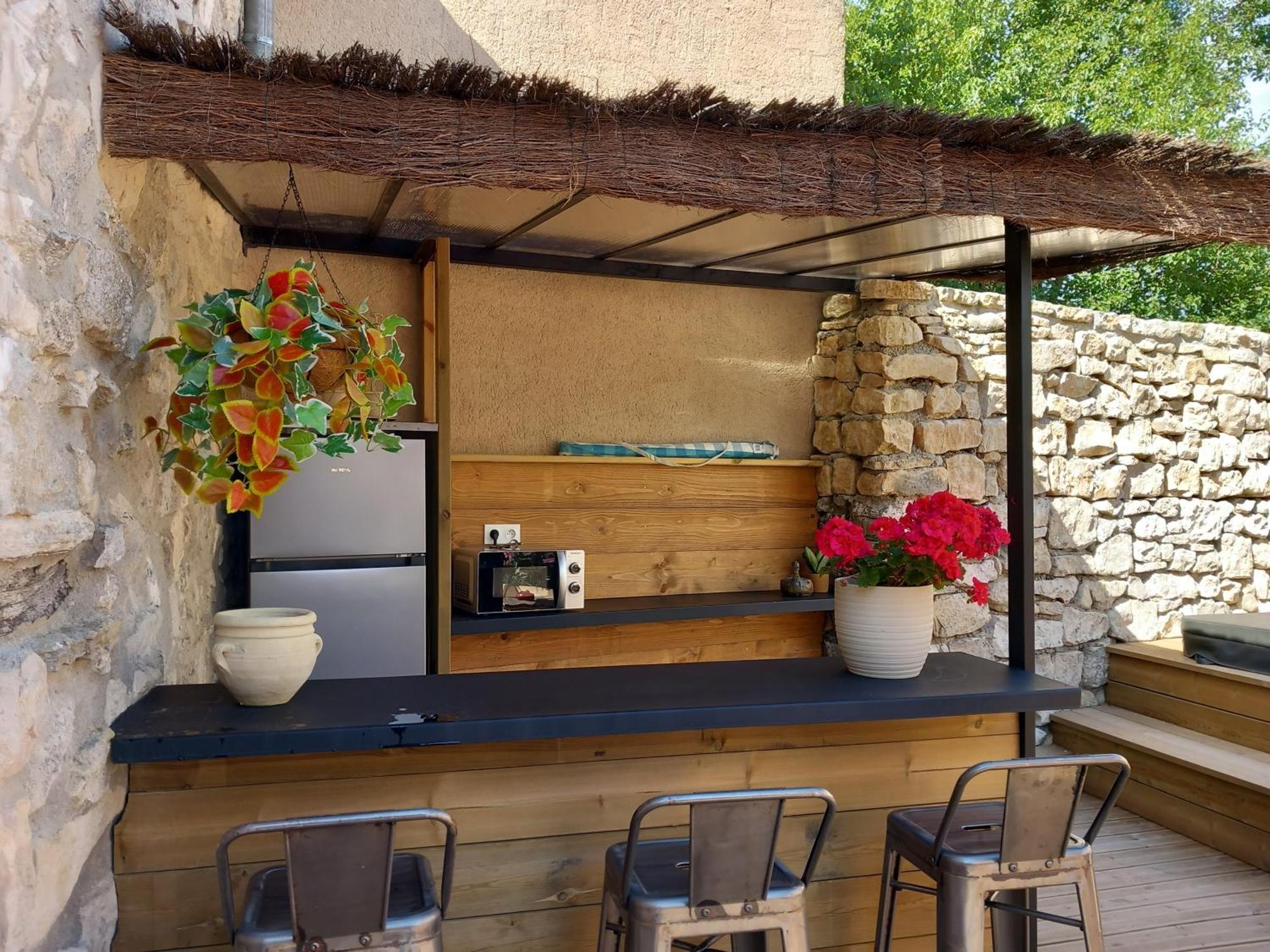 Chez Daniele Chambre Avec Jacuzzi Et Terrasse Privee Murs  Eksteriør bilde