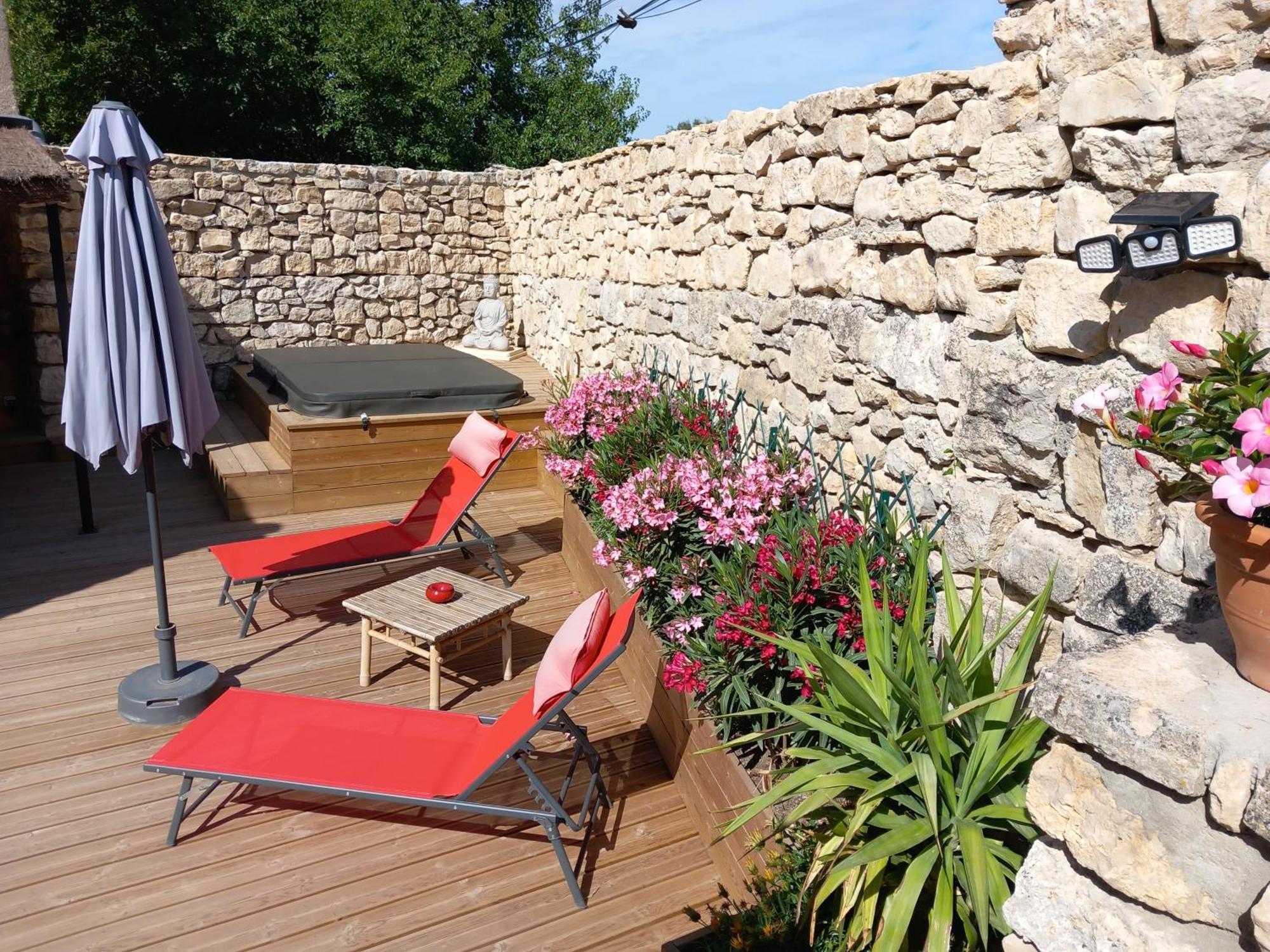 Chez Daniele Chambre Avec Jacuzzi Et Terrasse Privee Murs  Eksteriør bilde