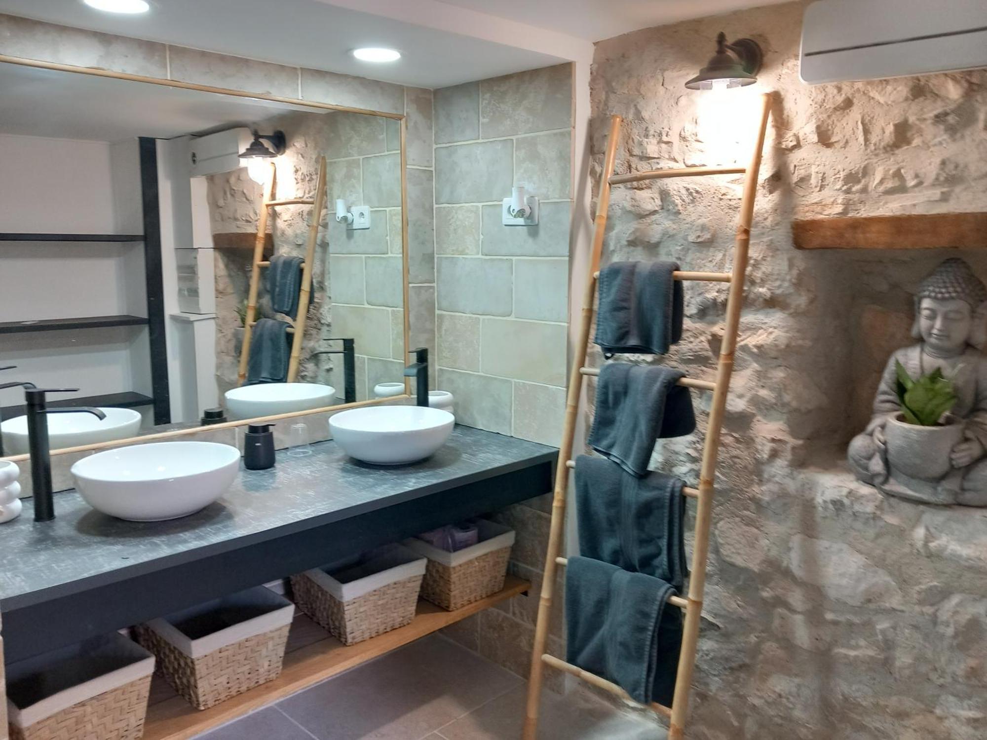 Chez Daniele Chambre Avec Jacuzzi Et Terrasse Privee Murs  Eksteriør bilde