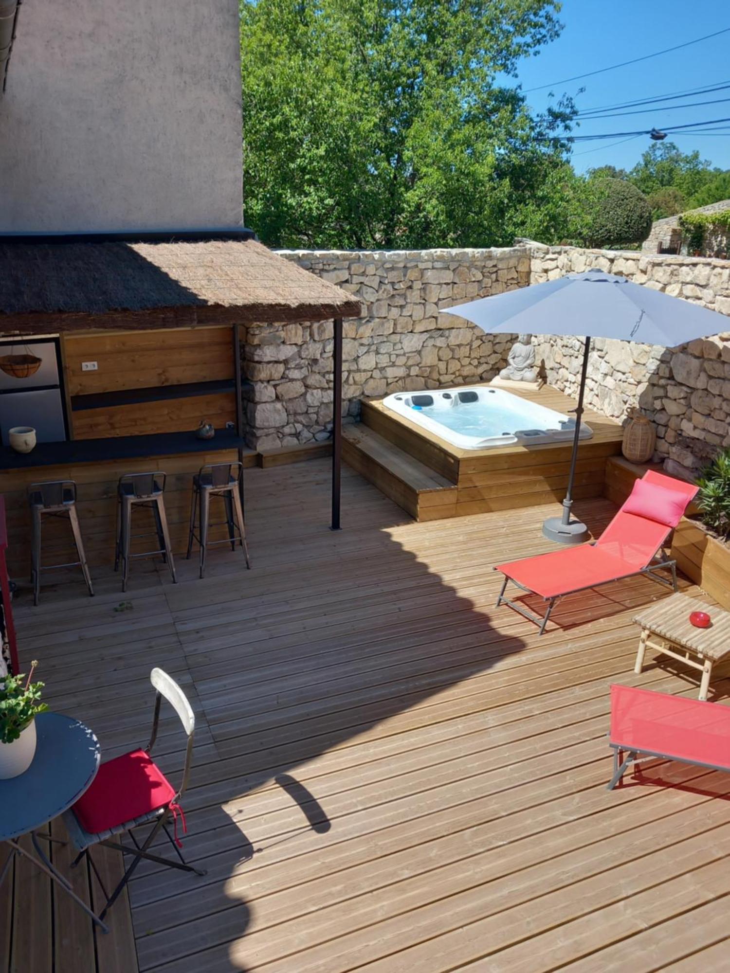 Chez Daniele Chambre Avec Jacuzzi Et Terrasse Privee Murs  Eksteriør bilde